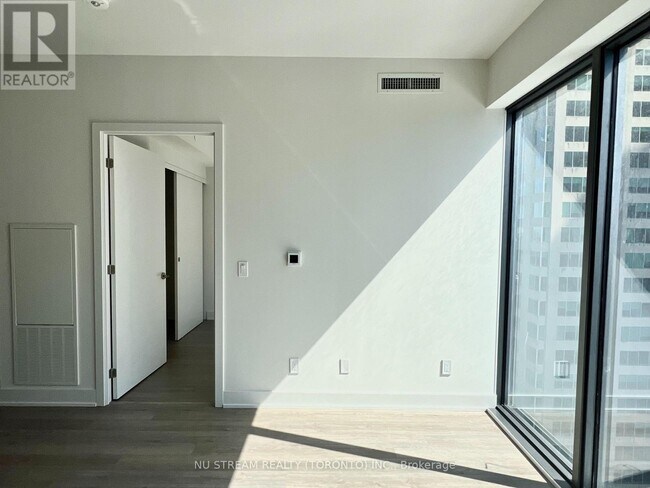 Building Photo - 8 Cumberland St