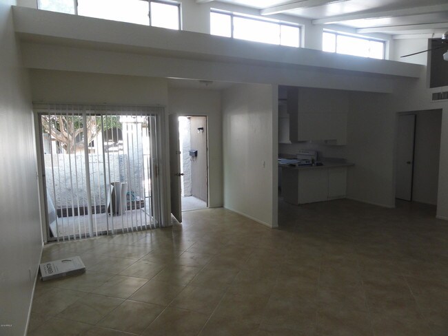 Foto del edificio - 539 E Pebble Beach Dr