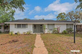 Building Photo - 1227 Vanderbilt Dr