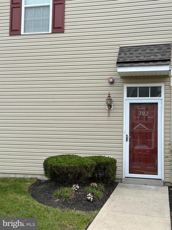 Building Photo - 702 Van Gogh Ct