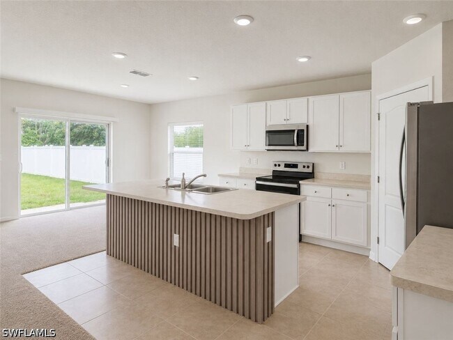 Foto del edificio - 2736 Dumont Ln