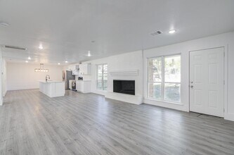 Building Photo - 595 River Plantation Dr
