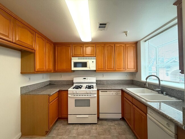 Building Photo - 2054