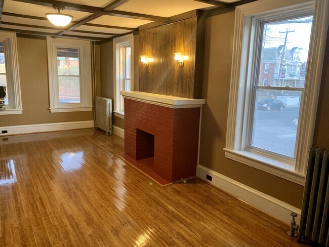 Building Photo - 2738 Kutztown Rd