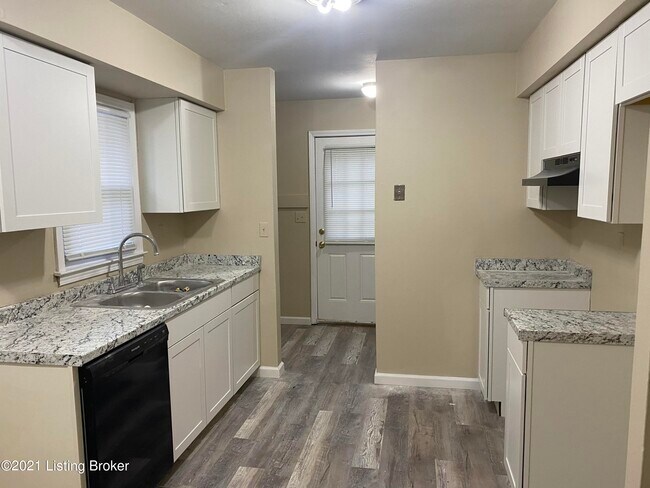 Foto del edificio - 8715 Blue Bell Dr
