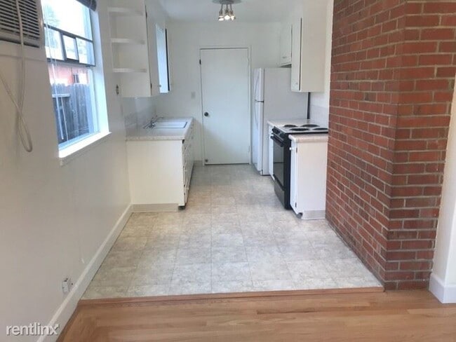 Building Photo - 3 br, 1.5 bath House - 3125 Mount Diablo St