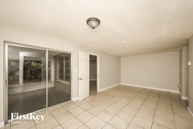 Building Photo - 8215 Winthrop Dr