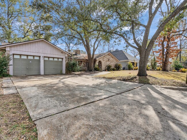 Building Photo - 8 Shadowood St