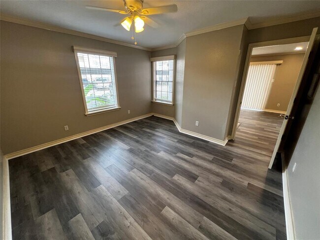 Foto del edificio - 2750 Holly Hall St
