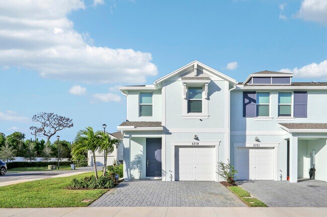 Foto del edificio - 5719 SE Edgewater Cir