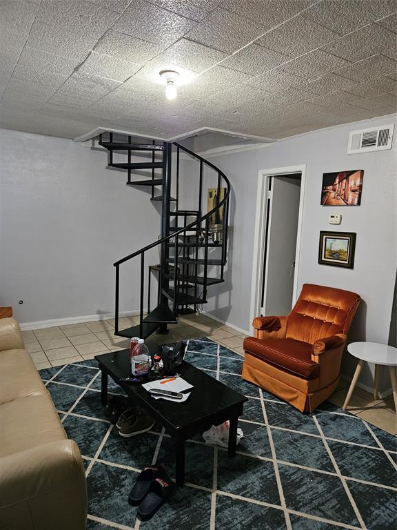 Building Photo - 201 W Rosamond St