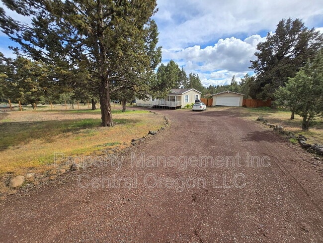 Building Photo - 8115 SW Crater Loop Rd