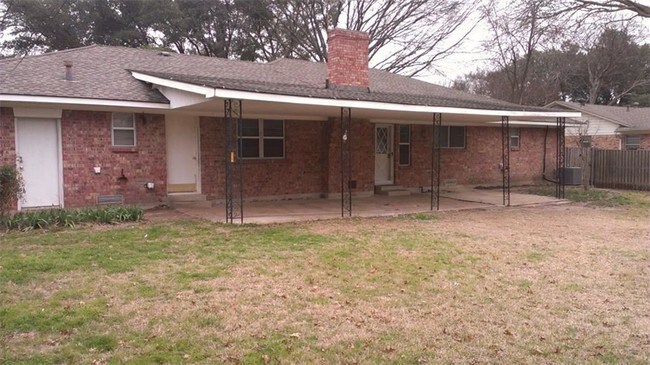 Building Photo - 512 S Lois Ln