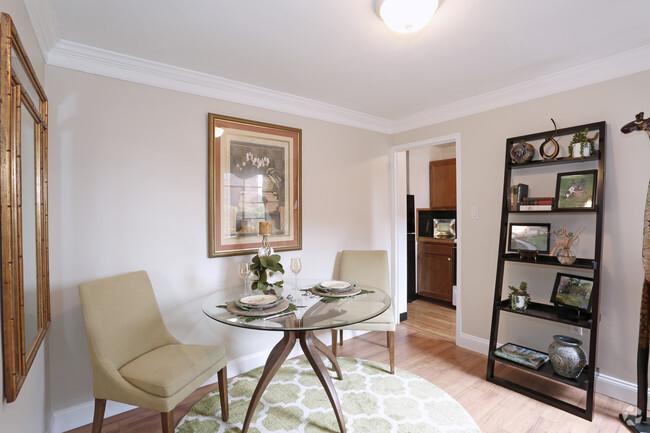 1BR, 1BA - 900 SF - Highland Park Club Apartments