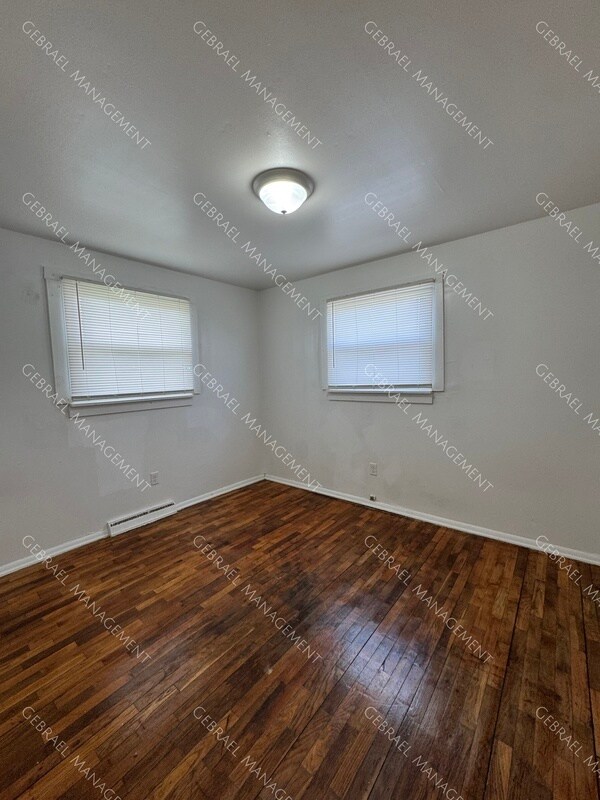 Building Photo - 3145-3145 Walters Dr