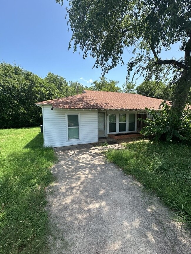 Building Photo - 1808 Fairview Dr