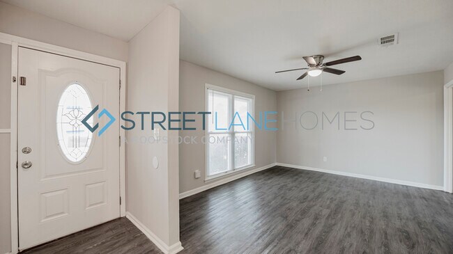 Foto del edificio - NOW OFFERING $250 OFF THE FIRST FULL MONTH...