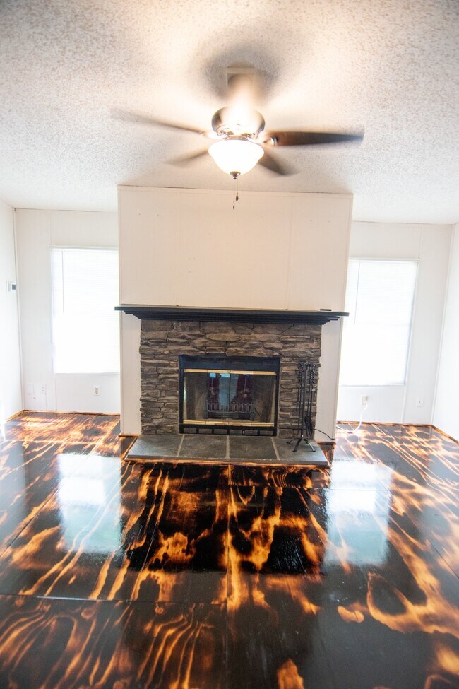 Foto del edificio - 4 Bedroom 2 Bath rural rental with Fiber t...