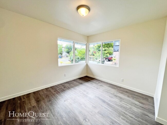 Building Photo - 343 Maluniu Ave