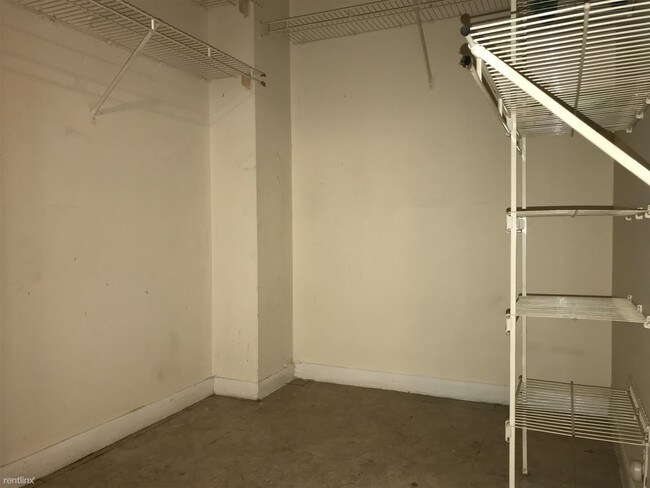 Foto del edificio - 1 br, 1 bath Apartment - 3722 Blackstone Ave