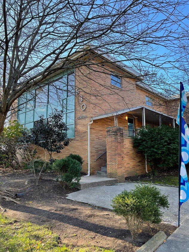 Primary Photo - 630 Central Ave