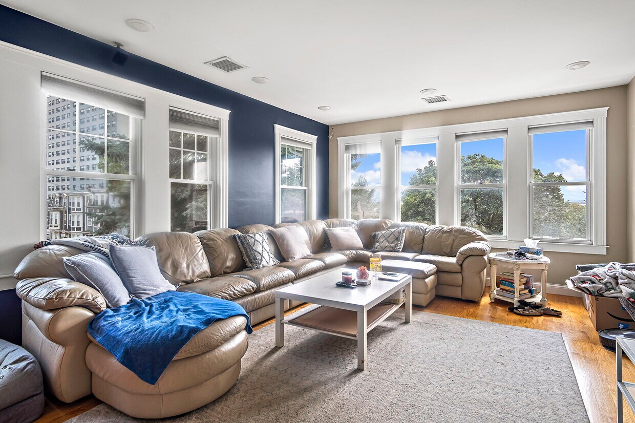 Foto principal - 398 E 8th St
