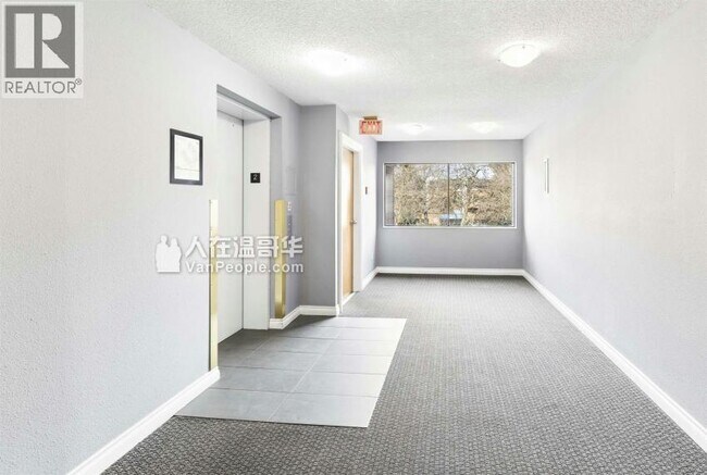Photo du bâtiment - 7297 Moffatt Rd