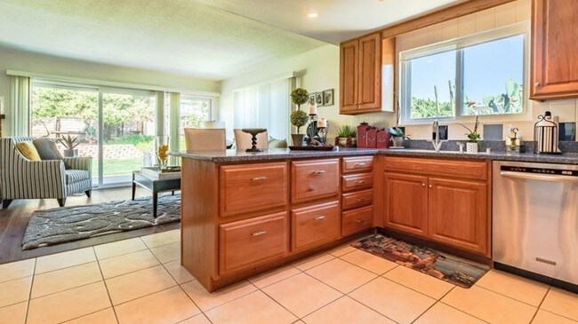 Foto del edificio - 1237 Oak Mesa Dr