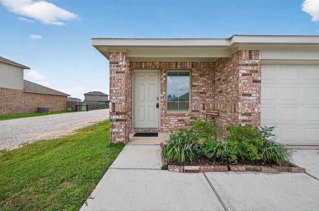 Foto del edificio - 16600 Lonely Pines Dr
