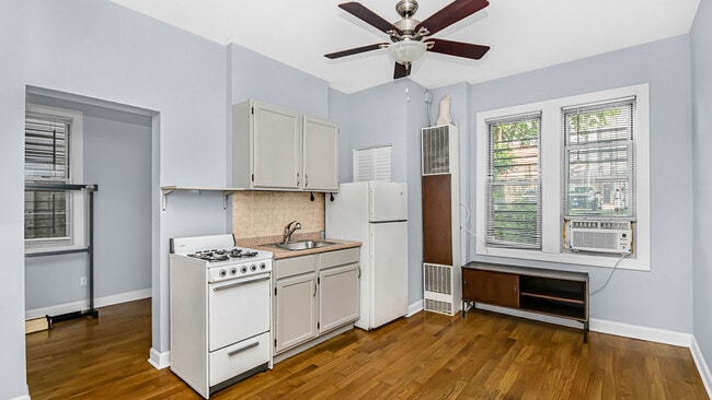 Kitchen 1 - 1472 W Webster Ave