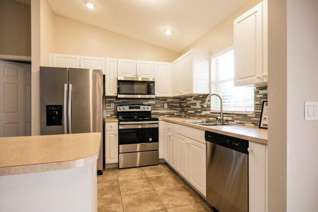 Building Photo - 1729 SW 23rd St