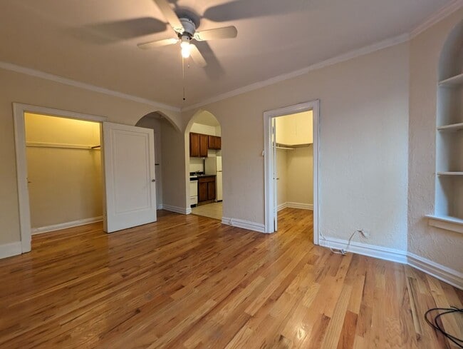 Building Photo - 4829 N Damen Ave