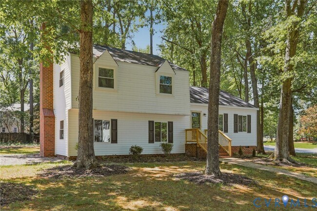Foto del edificio - 9015 Covewood Rd