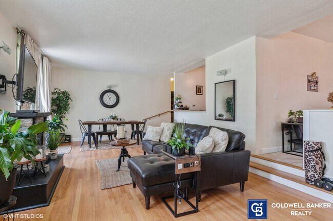 Foto del edificio - 8801 W Golf Rd