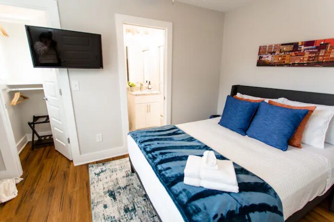 Foto del edificio - 421 Elysian Fields Rd