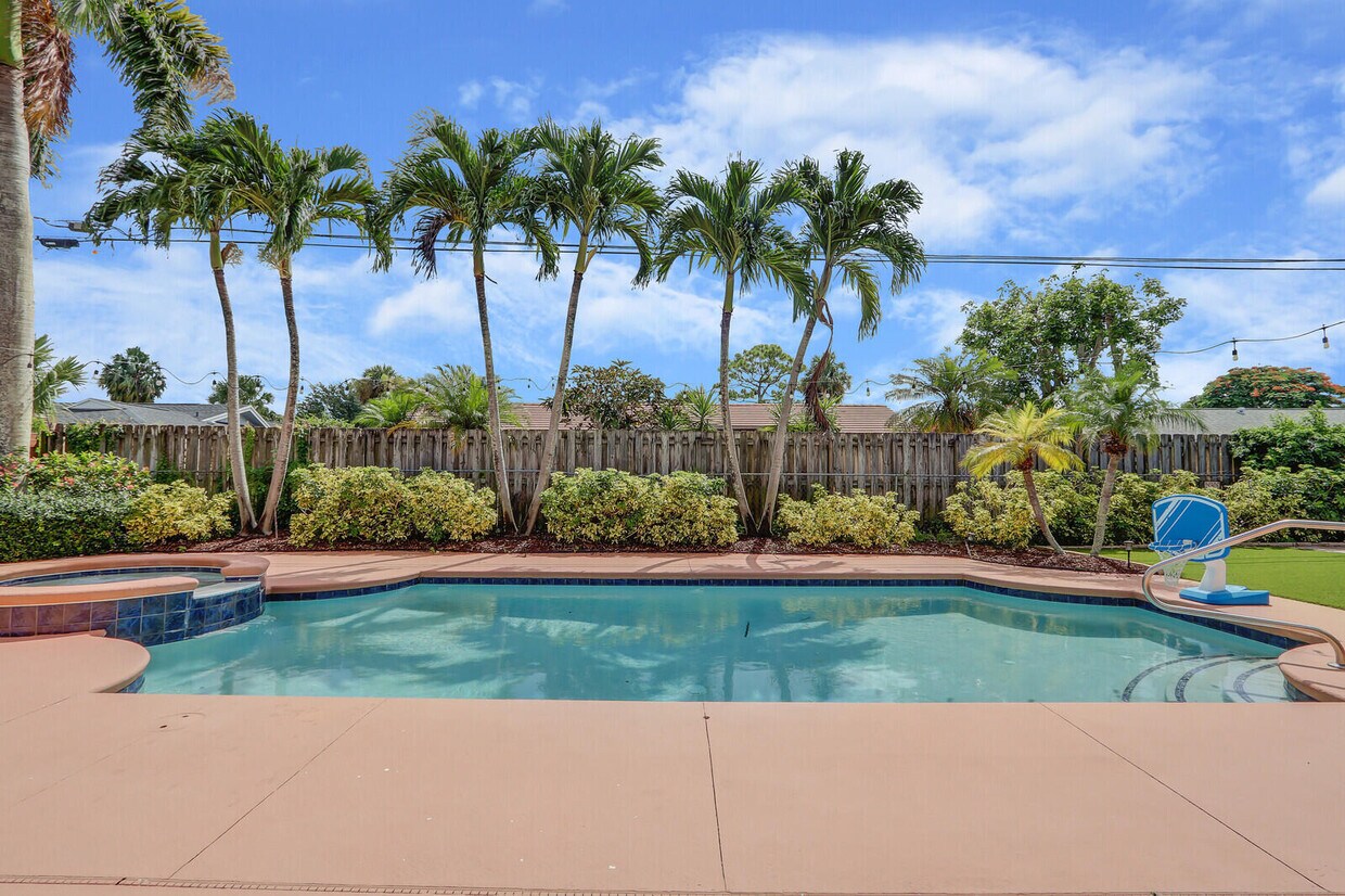 Foto principal - 10186 Daphne Ave