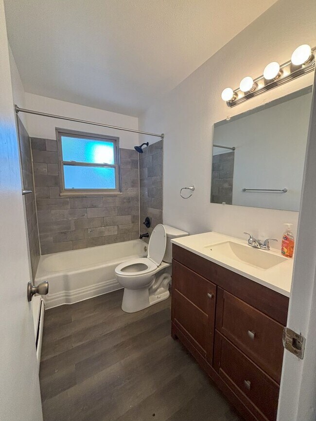 Foto del edificio - Beautiful 3-Bedroom, 1.5-Bathroom Home wit...