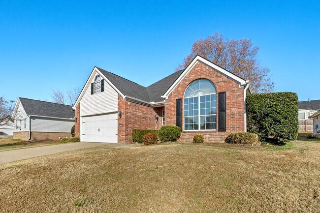 Foto del edificio - Cozy 3-Bedroom Home with Fireplace, Pergola!