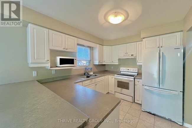Building Photo - 320 Ambleside Dr