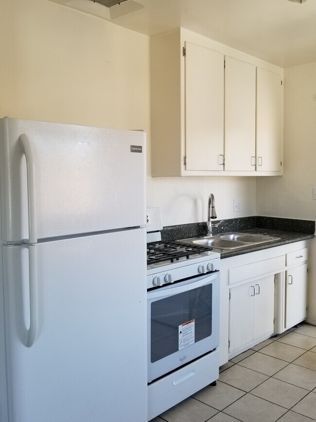 Building Photo - 3025 Perlita Ave