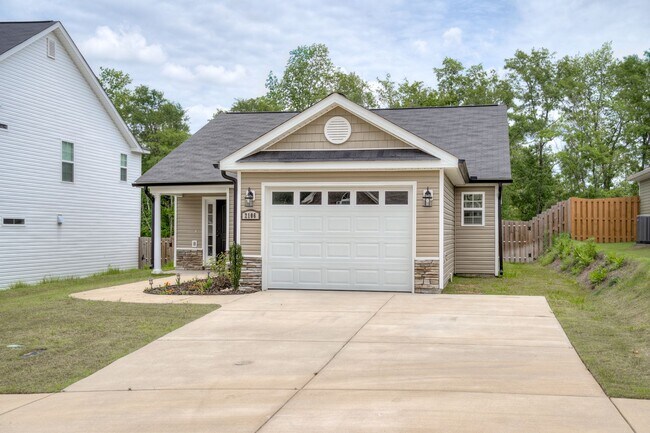 Foto del edificio - 3 Bedroom 2 Bathroom Home in Haynes Station