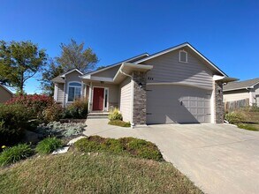 Building Photo - 824 Fossilridge Dr