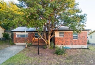 Building Photo - 809 Shady Ln