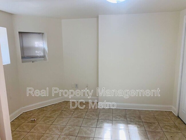 Foto del edificio - 117 W St NW