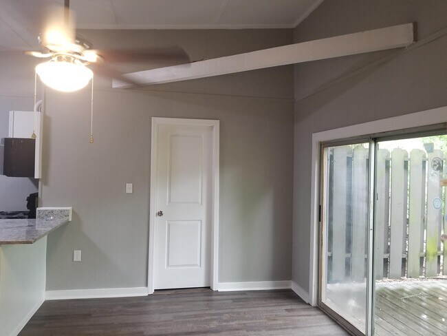 Building Photo - 575 Vaughn Rd