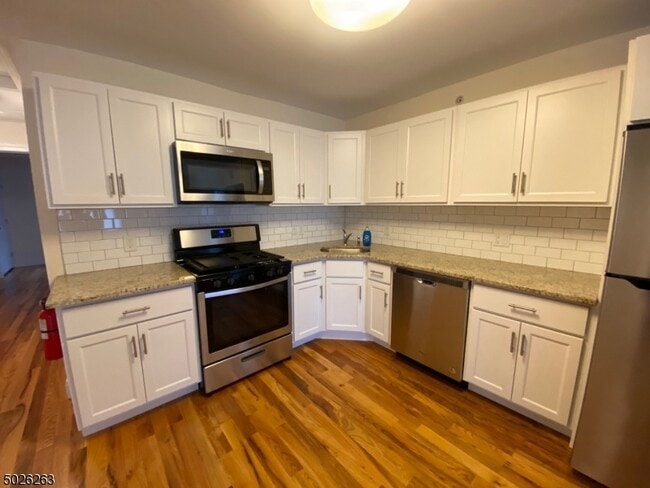 Building Photo - 290 3rd St