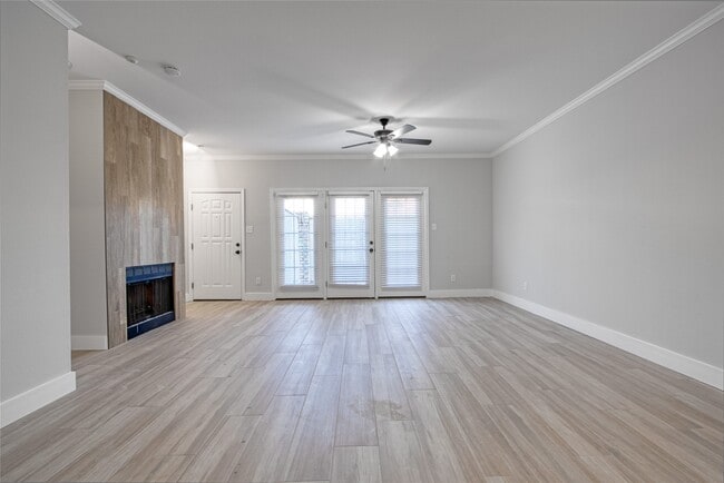 Building Photo - 324 Wilcrest Dr