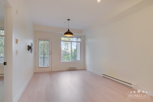 Building Photo - Bright & Updated 1-Bedroom Condo in the Heart of Surrey City Centre