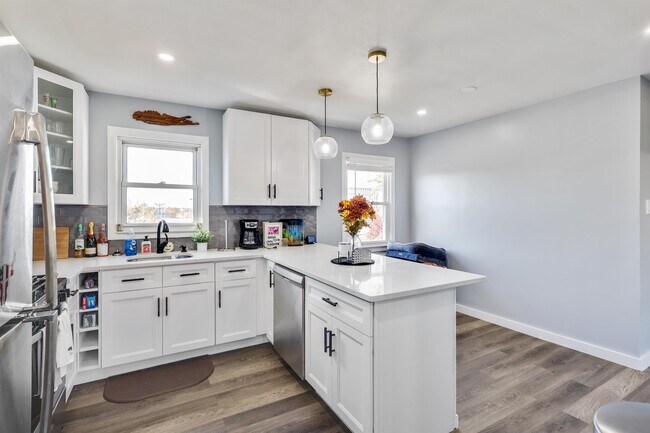 Building Photo - 667 9th St