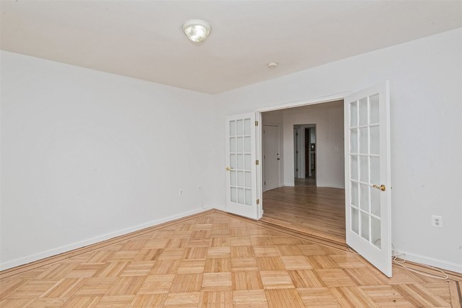 Foto del edificio - 32 Winfield Ave